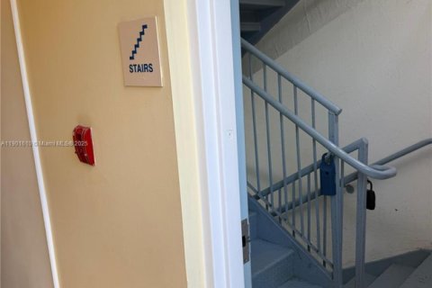 Снять в аренду кондоминиум в Майами, Флорида 2 спальни, 81.48м2, № 1953197 - фото 16