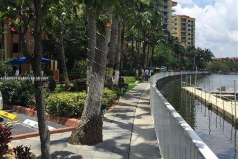 Снять в аренду кондоминиум в Майами, Флорида 2 спальни, 81.48м2, № 1953197 - фото 18