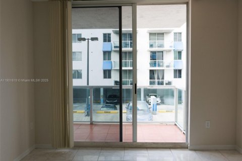 Condo in Miami, Florida, 2 bedrooms  № 1953197 - photo 4