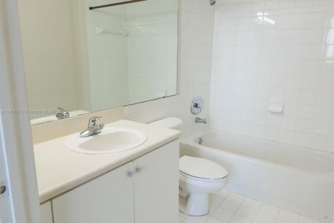 Condo in Miami, Florida, 2 bedrooms  № 1953197 - photo 14