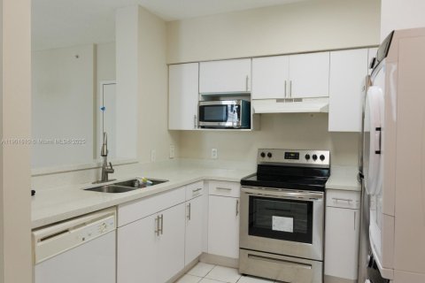 Condo in Miami, Florida, 2 bedrooms  № 1953197 - photo 8