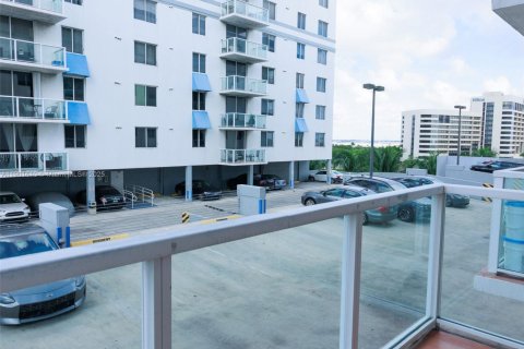 Condo in Miami, Florida, 2 bedrooms  № 1953197 - photo 6