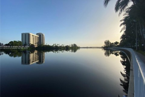 Снять в аренду кондоминиум в Майами, Флорида 2 спальни, 81.48м2, № 1953197 - фото 19