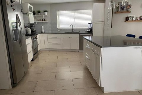 Casa en alquiler en Clearwater, Florida, 3 dormitorios, 165.37 m2 № 1916479 - foto 4