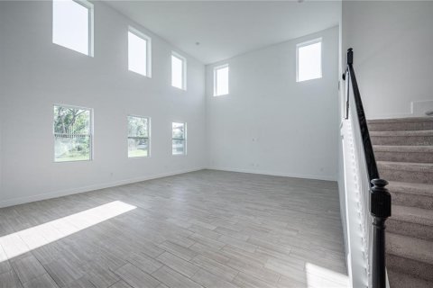 House in Orlando, Florida 5 bedrooms, 287.63 sq.m. № 1767724 - photo 4