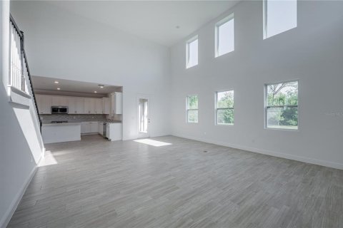 House in Orlando, Florida 5 bedrooms, 287.63 sq.m. № 1767724 - photo 5