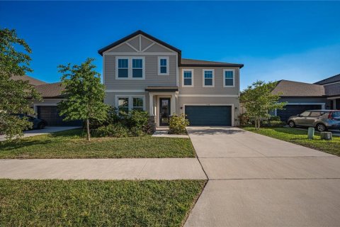 House in Orlando, Florida 5 bedrooms, 287.63 sq.m. № 1767724 - photo 1