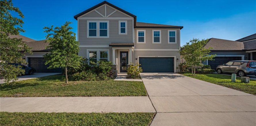 House in Orlando, Florida 5 bedrooms, 287.63 sq.m. № 1767724