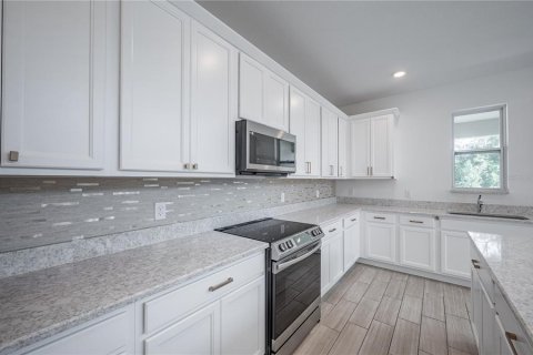 House in Orlando, Florida 5 bedrooms, 287.63 sq.m. № 1767724 - photo 6