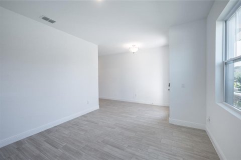 House in Orlando, Florida 5 bedrooms, 287.63 sq.m. № 1767724 - photo 14