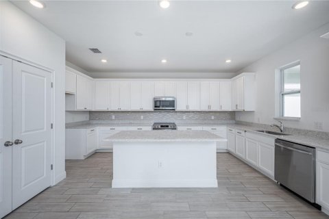 House in Orlando, Florida 5 bedrooms, 287.63 sq.m. № 1767724 - photo 22
