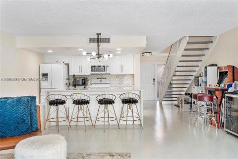 Townhouse in Pembroke Pines, Florida 2 bedrooms, 122.45 sq.m. № 2035294 - photo 11