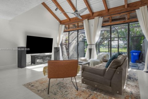 Townhouse in Pembroke Pines, Florida 2 bedrooms, 122.45 sq.m. № 2035294 - photo 24