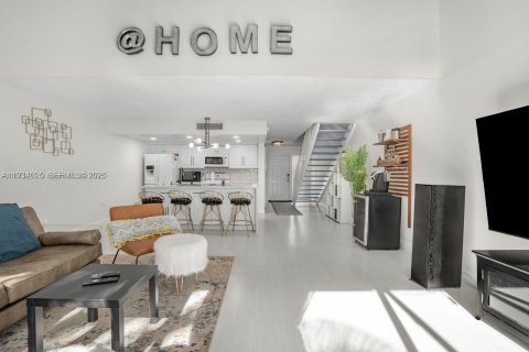 Townhouse in Pembroke Pines, Florida 2 bedrooms, 122.45 sq.m. № 2035294 - photo 21