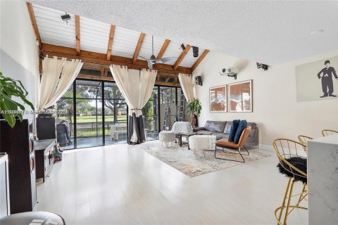 Townhouse in Pembroke Pines, Florida 2 bedrooms, 122.45 sq.m. № 2035294 - photo 7