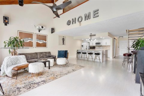 Townhouse in Pembroke Pines, Florida 2 bedrooms, 122.45 sq.m. № 2035294 - photo 5