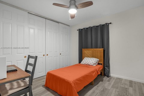 Townhouse in Pembroke Pines, Florida 2 bedrooms, 122.45 sq.m. № 2035294 - photo 26