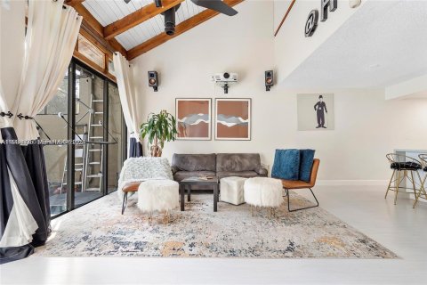 Townhouse in Pembroke Pines, Florida 2 bedrooms, 122.45 sq.m. № 2035294 - photo 6