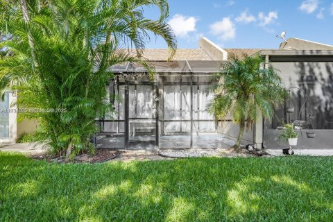 Townhouse in Pembroke Pines, Florida 2 bedrooms, 122.45 sq.m. № 2035294 - photo 28