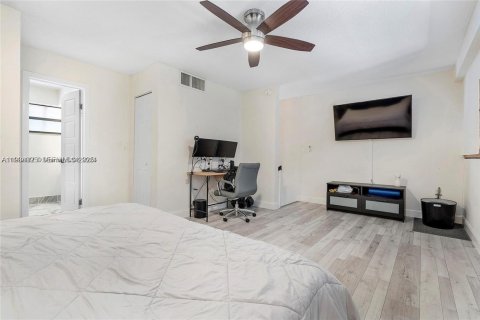 Townhouse in Pembroke Pines, Florida 2 bedrooms, 122.45 sq.m. № 2035294 - photo 19