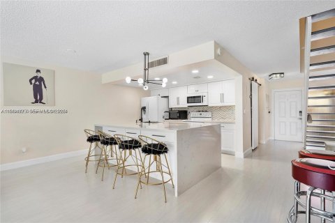 Townhouse in Pembroke Pines, Florida 2 bedrooms, 122.45 sq.m. № 2035294 - photo 10