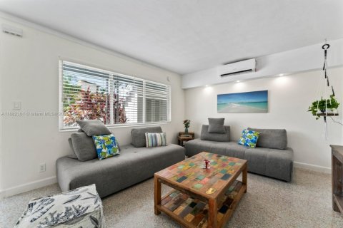 Condominio en venta en Pompano Beach, Florida, 1 dormitorio, 56.58 m2 № 2034255 - foto 22