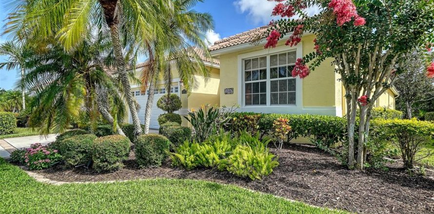 House in Sarasota, Florida 3 bedrooms, 190.17 sq.m. № 1799999