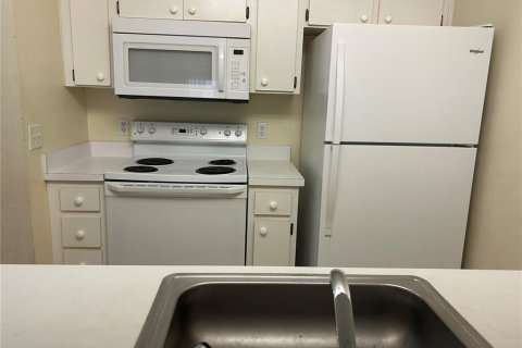 Condo in Gainesville, Florida, 4 bedrooms № 2233010 - photo 3