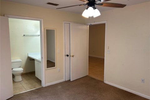 Condo in Gainesville, Florida, 4 bedrooms № 2233010 - photo 11