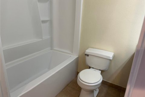 Condo in Gainesville, Florida, 4 bedrooms № 2233010 - photo 20
