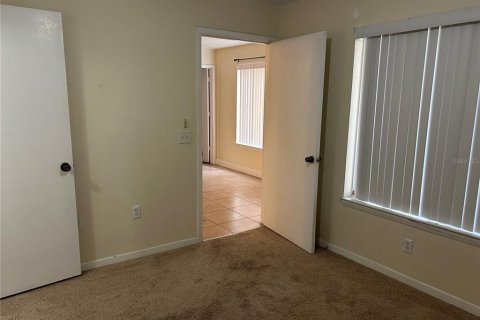 Condo in Gainesville, Florida, 4 bedrooms № 2233010 - photo 14