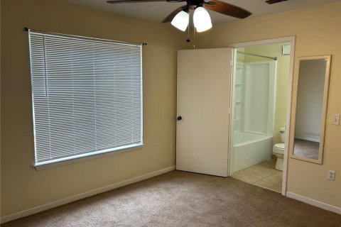 Condo in Gainesville, Florida, 4 bedrooms № 2233010 - photo 12