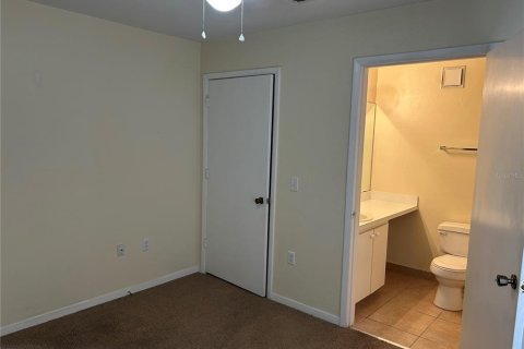 Condo in Gainesville, Florida, 4 bedrooms № 2233010 - photo 17