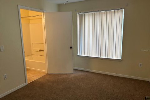 Condo in Gainesville, Florida, 4 bedrooms № 2233010 - photo 18