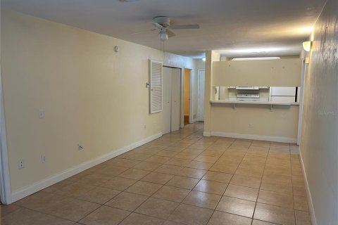 Condo in Gainesville, Florida, 4 bedrooms № 2233010 - photo 5