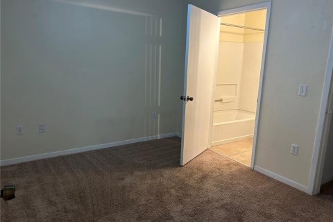 Condo in Gainesville, Florida, 4 bedrooms № 2233010 - photo 13