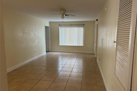 Condo in Gainesville, Florida, 4 bedrooms № 2233010 - photo 4