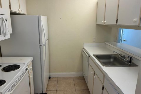 Condo in Gainesville, Florida, 4 bedrooms № 2233010 - photo 2