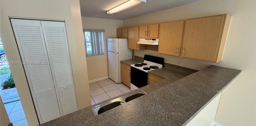 Touwnhouse à Coral Springs, Floride 2 chambres, 379.51 m2 № 1982626