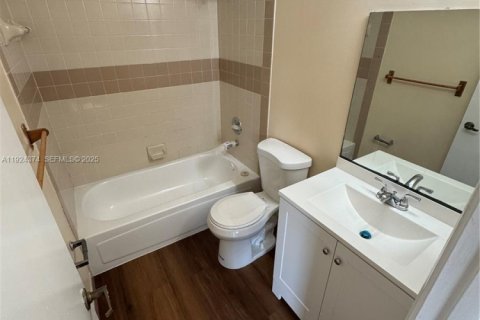 Touwnhouse à louer à Coral Springs, Floride: 2 chambres, 379.51 m2 № 1982626 - photo 4