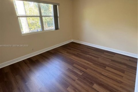 Touwnhouse à louer à Coral Springs, Floride: 2 chambres, 379.51 m2 № 1982626 - photo 5