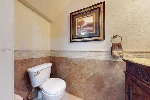 House in Medley, Florida 4 bedrooms, 170.94 sq.m. № 1741746 - photo 25