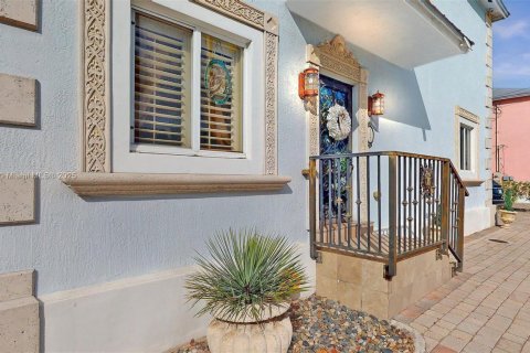 House in Medley, Florida 4 bedrooms, 170.94 sq.m. № 1741746 - photo 9