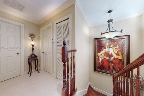 House in Medley, Florida 4 bedrooms, 170.94 sq.m. № 1741746 - photo 30