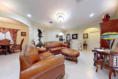House in Medley, Florida 4 bedrooms, 170.94 sq.m. № 1741746 - photo 12