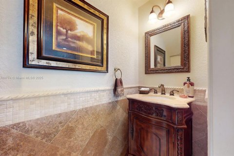 House in Medley, Florida 4 bedrooms, 170.94 sq.m. № 1741746 - photo 26
