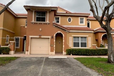 Townhouse in Miami Lakes, Florida 3 bedrooms, 135.54 sq.m. № 1948076 - photo 1