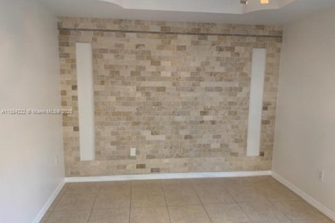 Townhouse in Miami Lakes, Florida 3 bedrooms, 135.54 sq.m. № 1948076 - photo 4