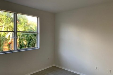 Townhouse in Miami Lakes, Florida 3 bedrooms, 135.54 sq.m. № 1948076 - photo 9