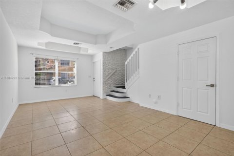 Townhouse in Miami Lakes, Florida 3 bedrooms, 135.54 sq.m. № 1948076 - photo 24